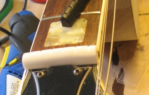 Bedini - Strumenti Musicali - Liutaio a Modena Ferrara e Rovigo - Sostituzione-Capotasto-1-1024x460-500x320 Riparazioni