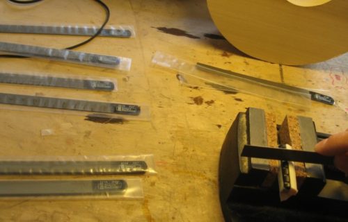 Bedini - Strumenti Musicali - Liutaio a Modena Ferrara e Rovigo - Sostituzione-Capotasto-2-1024x460-500x320 Riparazioni
